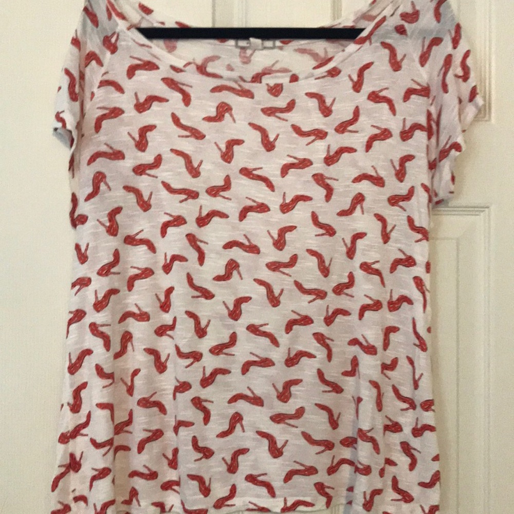 Pleione  red pumps shoe shirt